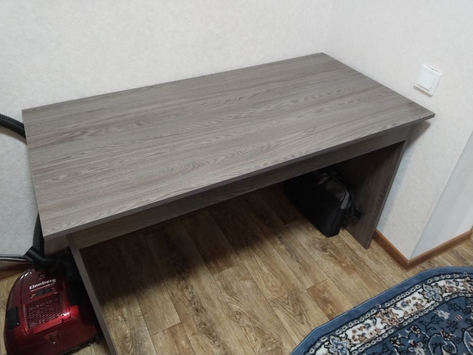 Стол ламинат, как новый, тёмно-серый, 130х65см, самовывоз, торг.