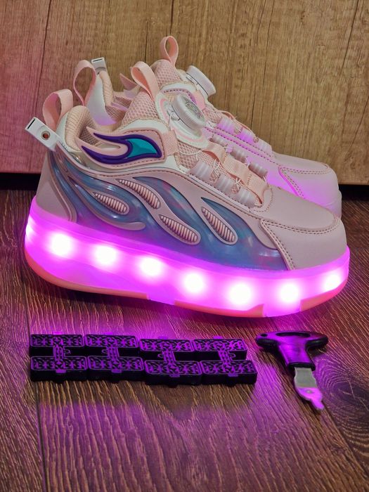 Adidasi cu role detașabile