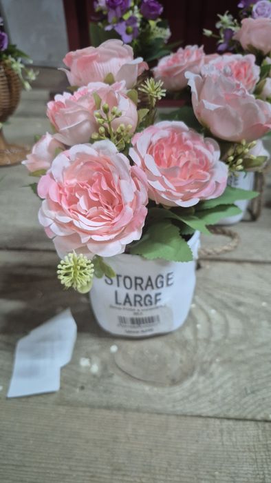 Декоративные цветы, картины, оборудование для общепита  и мебель