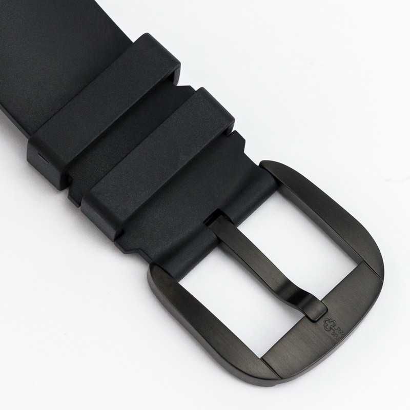 corum     47mm                                                      .