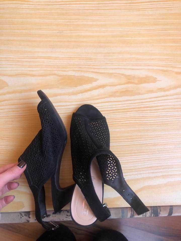 два чифта черни сандали от естествен велур