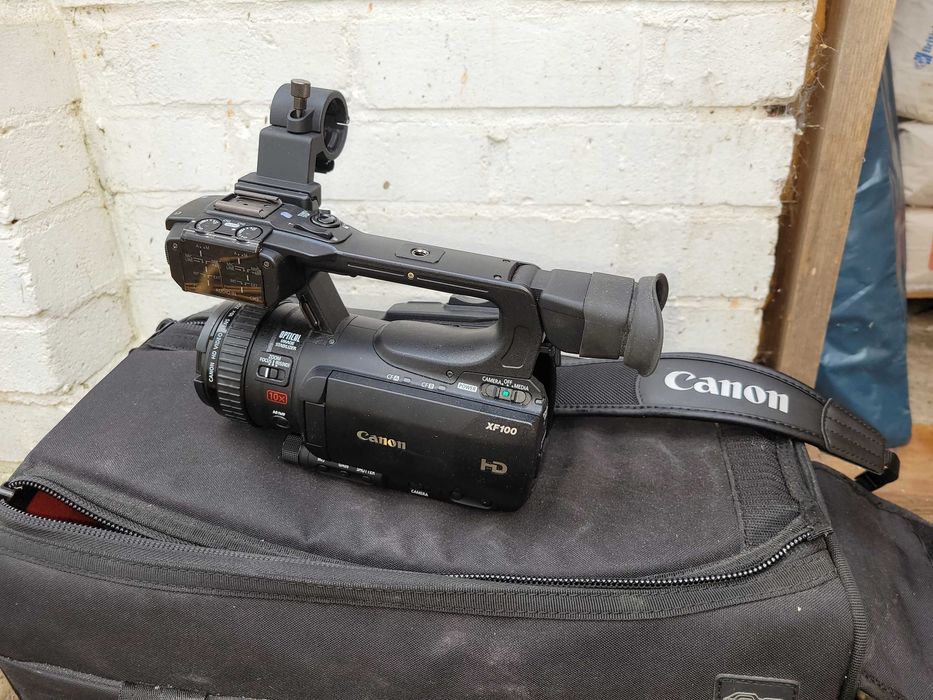 Прафесионална камера Canon XF100 HD Camcorder