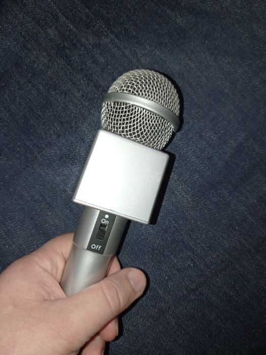 microfon cu fir cu 2 tipuri de jack-uri