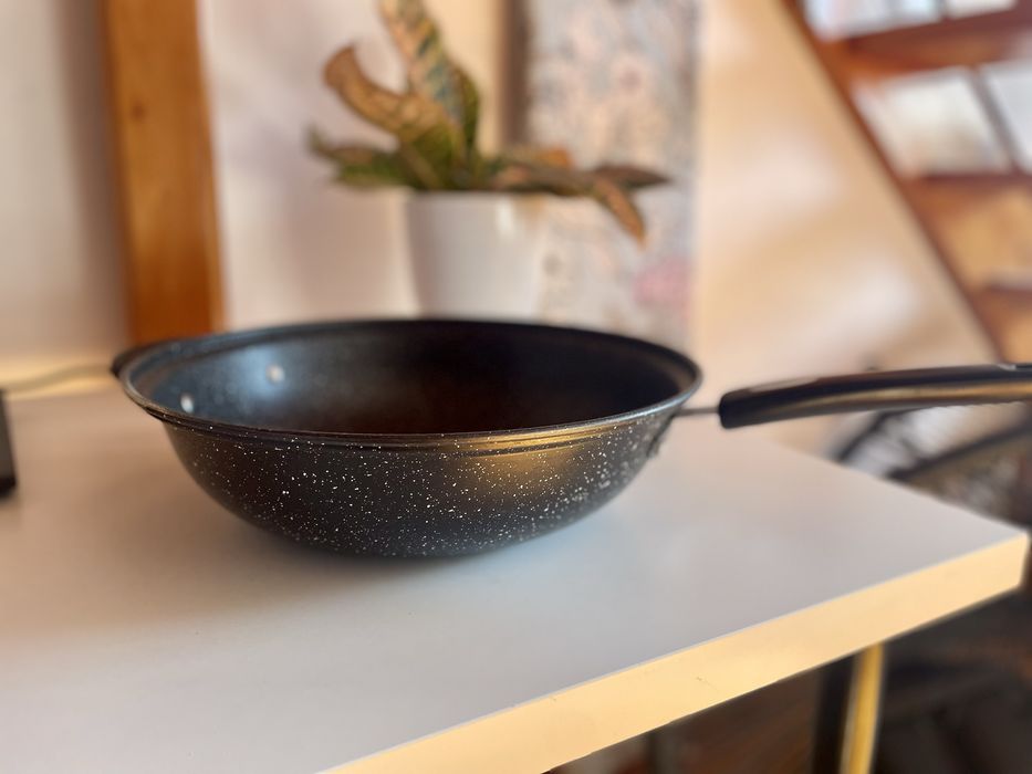 Тиган с незалепващо покритие със стъклен капак (28см)