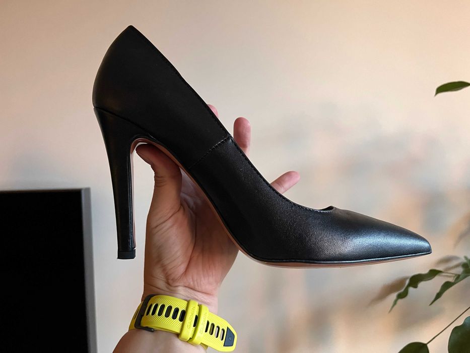 Zee Lane Kожени обувки в черно с остър връх 39