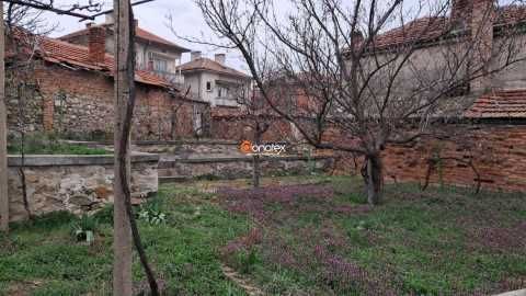 Продават се: Две къщи с двор 493 кв.м в гр.Карлово