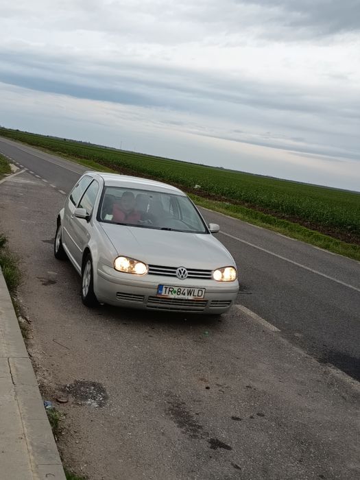 Vând Golf 4 16 benzina
