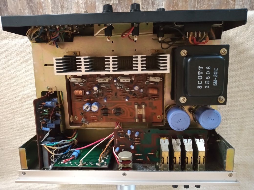 Amplificator Scott A - 417. 12,5 watts/canal, 4-16 ohms. Impecabil.