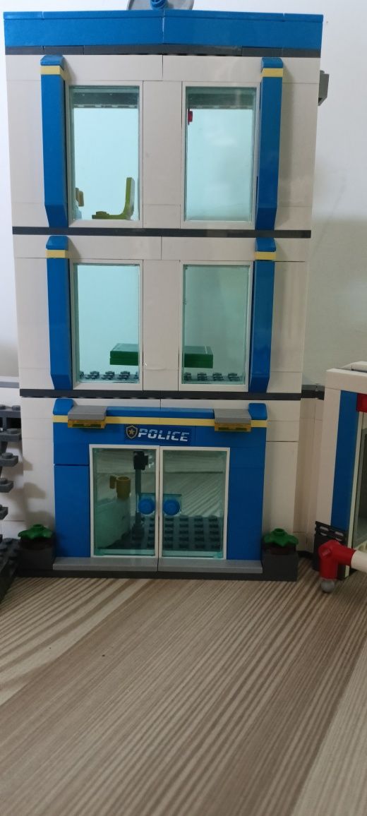 Set complet LEGO Poliția cu toate accesoriile