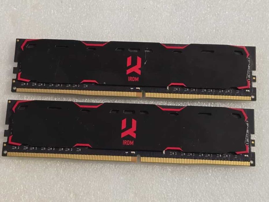 Kit memorie RAM desktop GOODRAM IRDM 8GB (2 x 4GB) 2400MHz