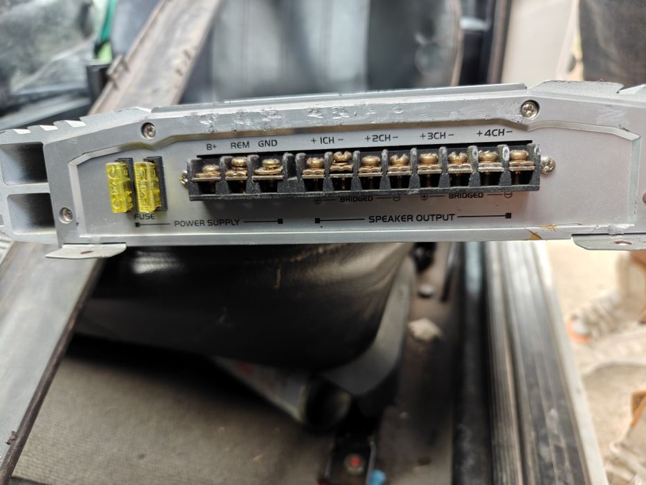 Amplificator Statie Auto Renegade V8 REN  1600 W