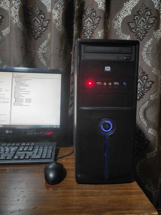 Системный блок смонитором.