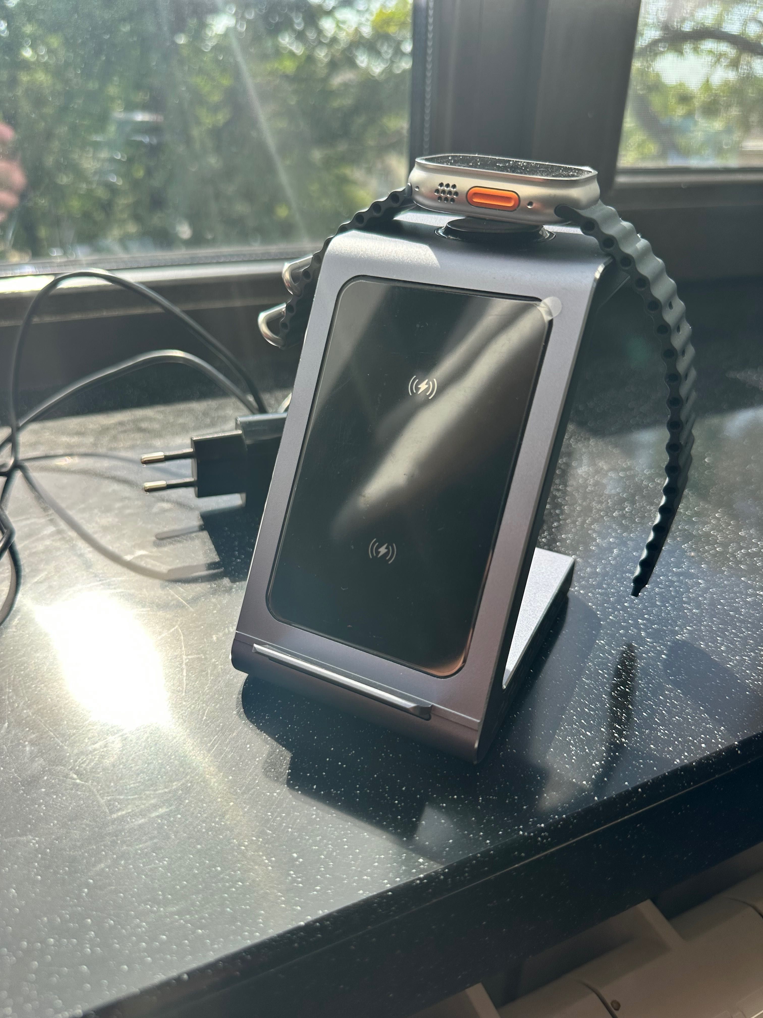Беспроводная зарядная станция ReVolt A8