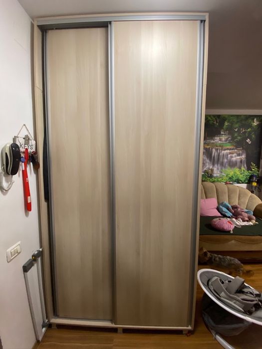 Vand dulap cu usi culisante