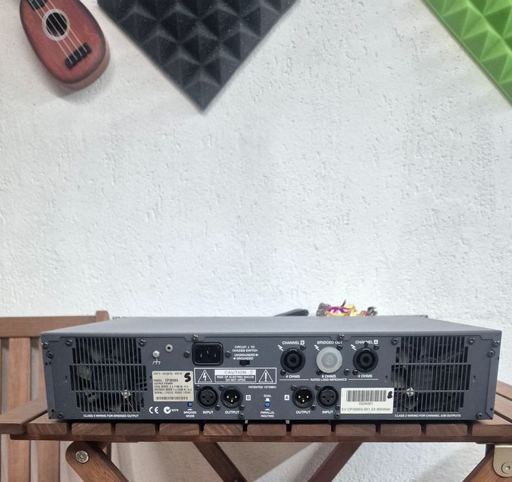 Vand amplificator ev cp3000s