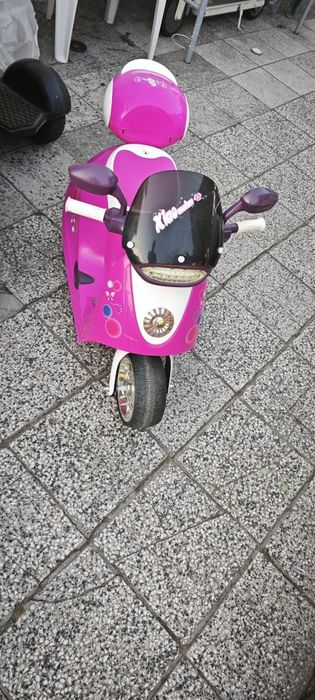 Детски мотор скутер тип триколка