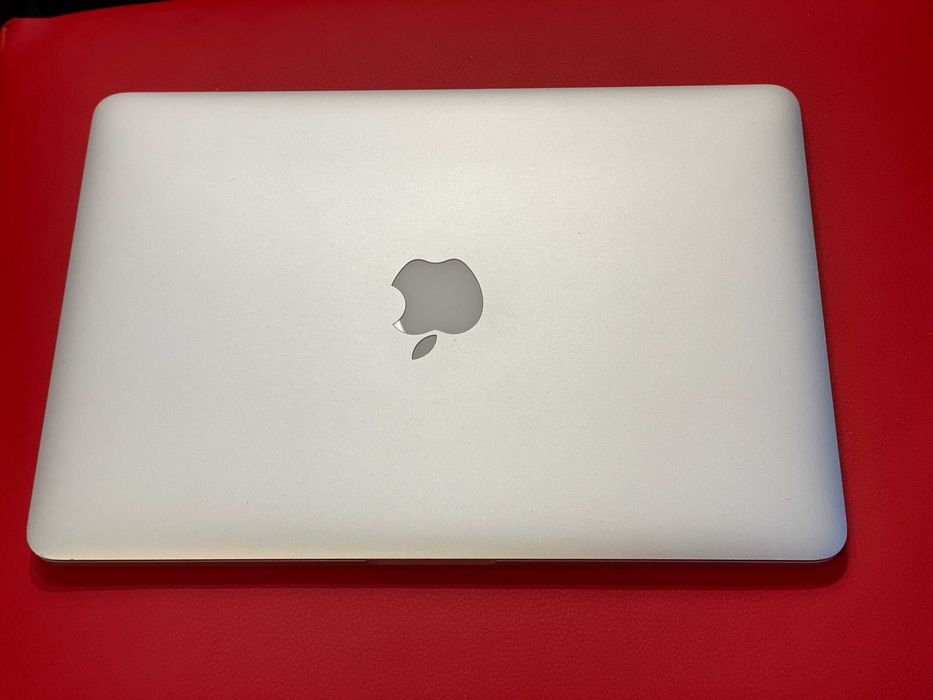 Macbook pro 2015 с чисто нова батерия (1 цикъл) - отличен!