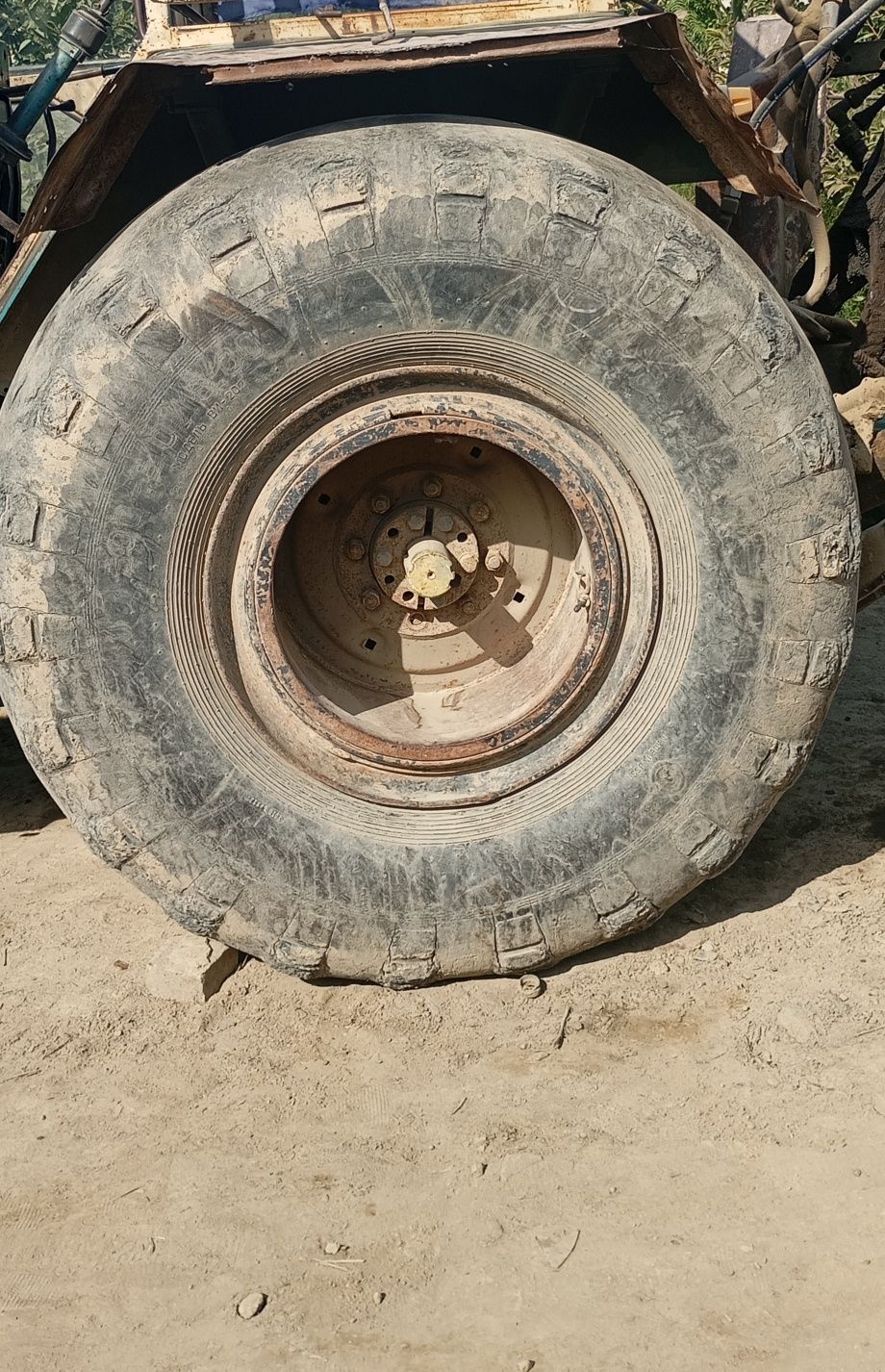 Yumzi traktor zapchaslari sotiladi