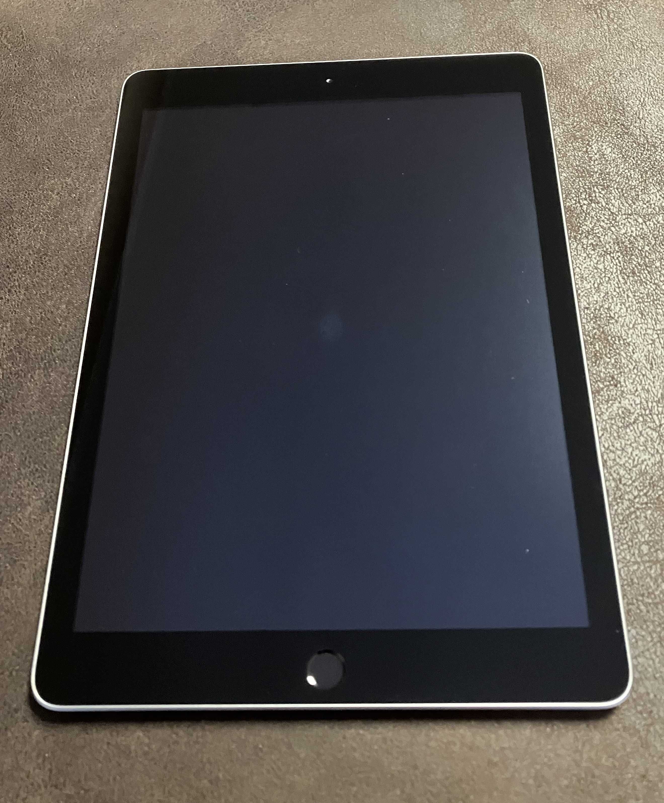 Apple iPad 5th Generation - Wi-Fi - 32GB – Space Gray