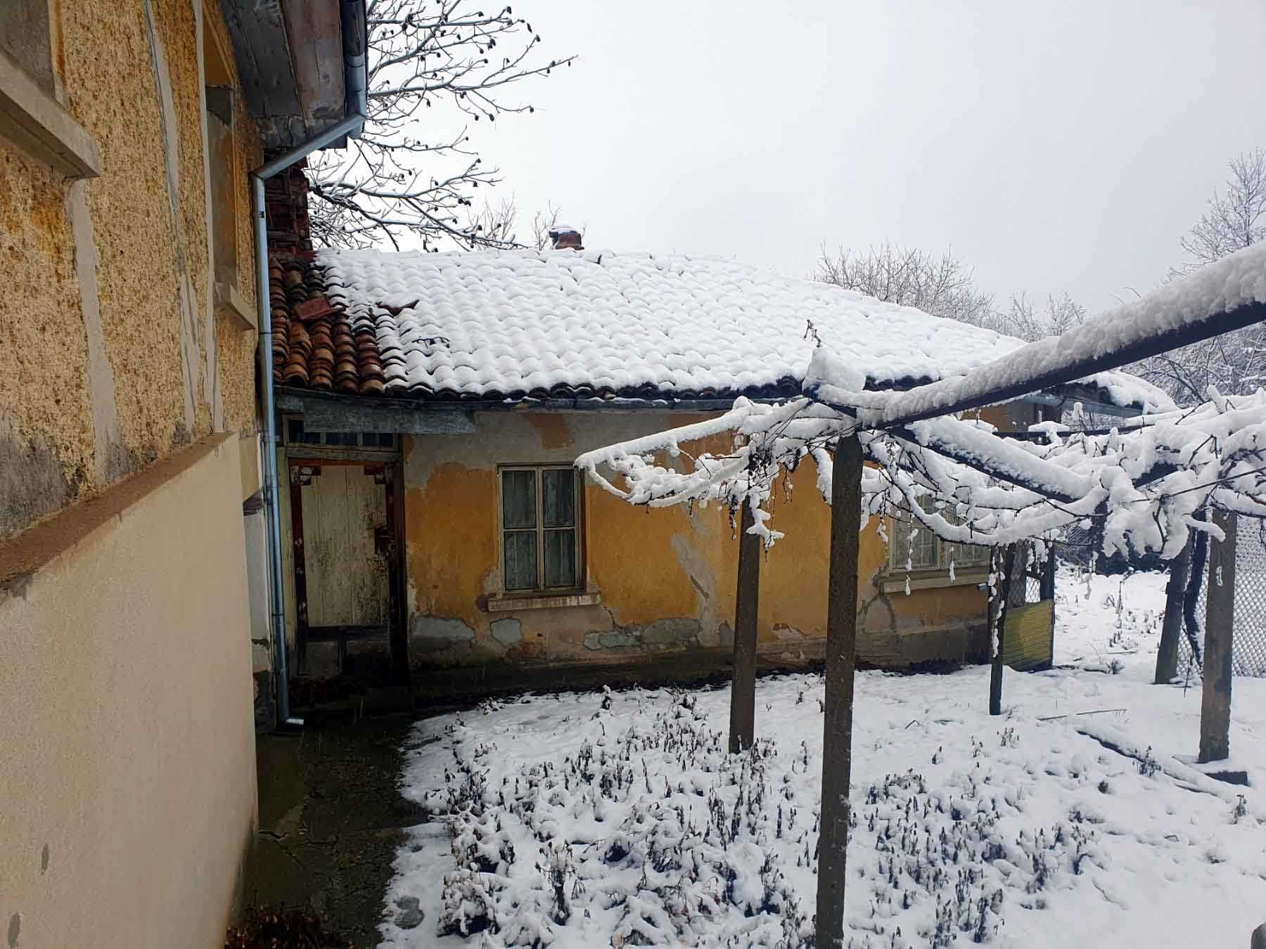 Къща в с. Горски Горен Тръмбеш, 6.2 дка двор, кладенец, 100 кв РЗП