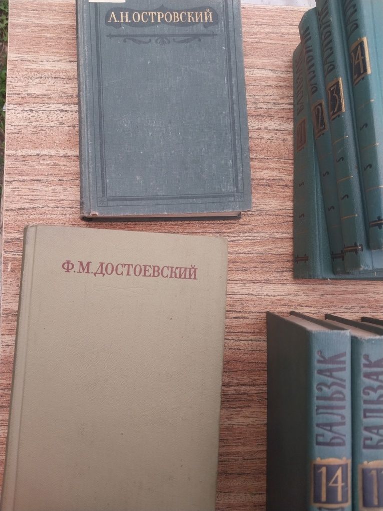 Продам книги сборниками ! Известные писатели!