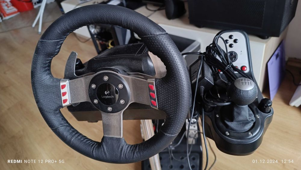 игрови волан Logitech G27 Racing Wheel и стойка Wheel Stand Pro