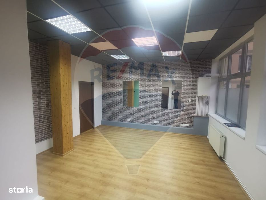 DE ÎNCHIRIAT – Spațiu comercial 34 mp, Piața Revoluției, Baia Mare