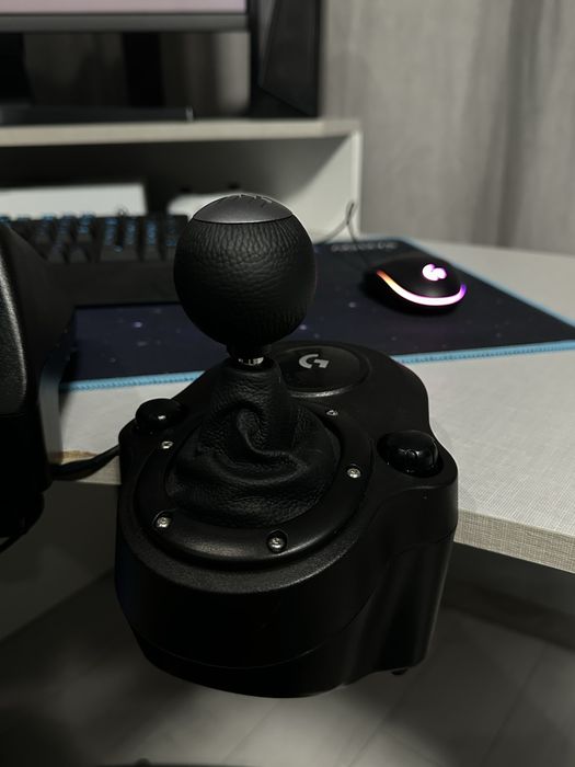 Logitech G920 Driving Force + Pedale + Shifter - stare impecabila