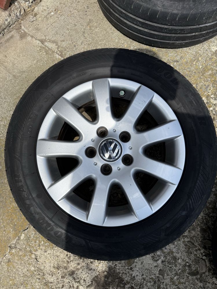 Jante aliaj originale Volkswagen 15” + anvelope Goodyear