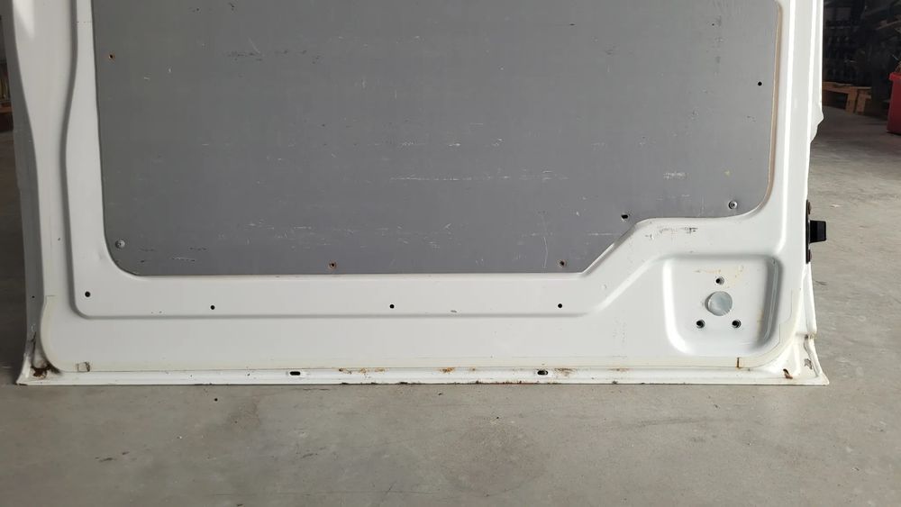 Usa culisanta stanga / dreapta model cu tabla pentru Mercedes Vito W63