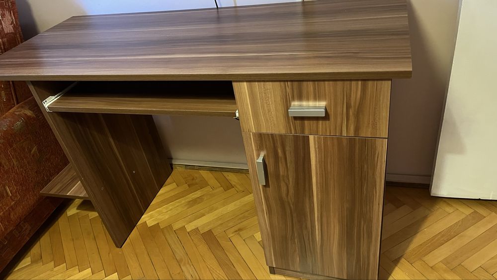 Birou de vanzare, 100ron.