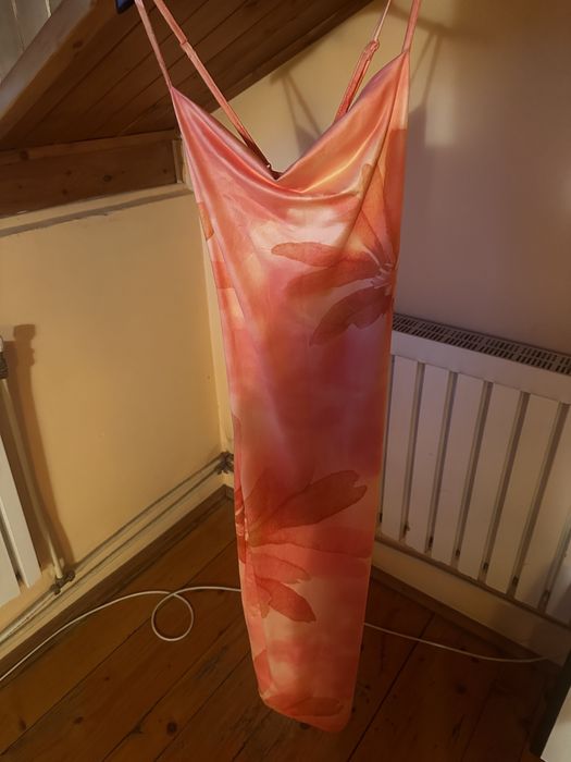 Rochie superba intr o culoare ff frumoasa