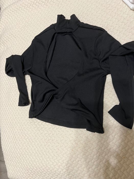 Блуза гол гръб bershka