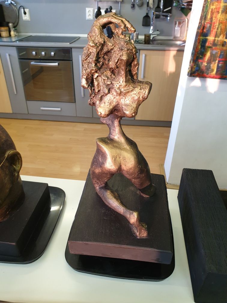 Vand statuete lemn, bronz, caramica de dimensiuni 30 45 de cm