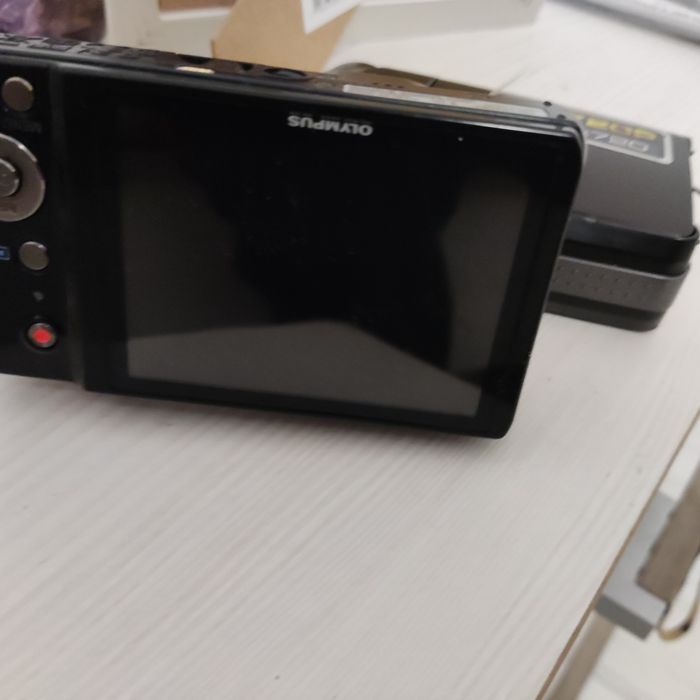 Продават се двата за една цена