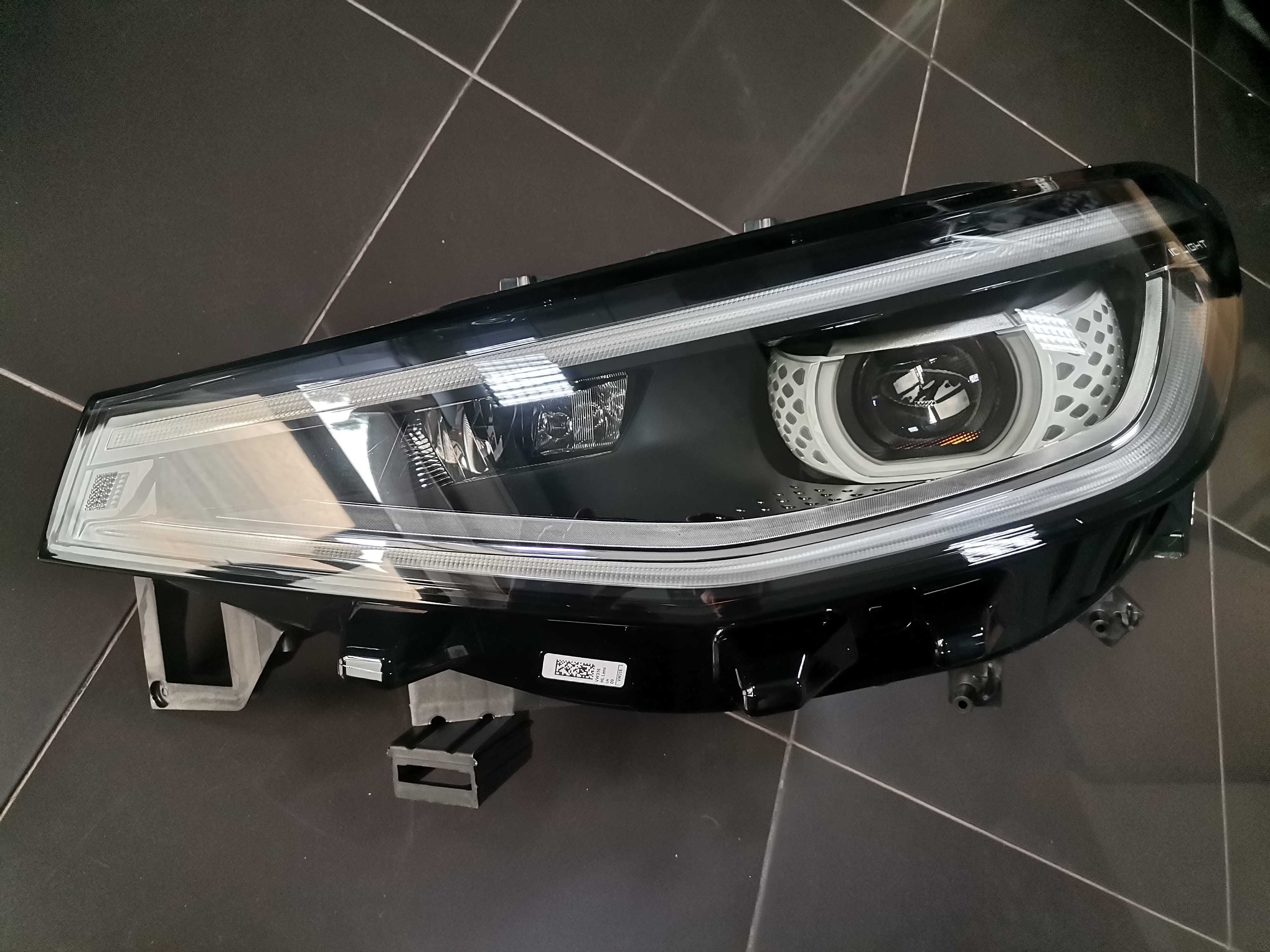 Matrix Фарове Фар Ляв + Десен VW ID4 ID.4 Full Led 11B941035 11B941036