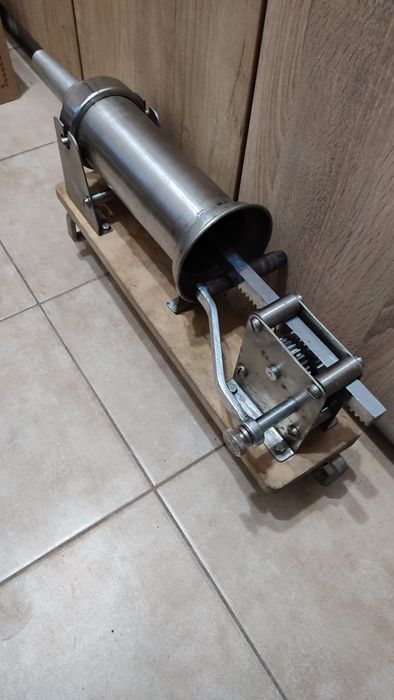 Vand mașină de făcut carnati