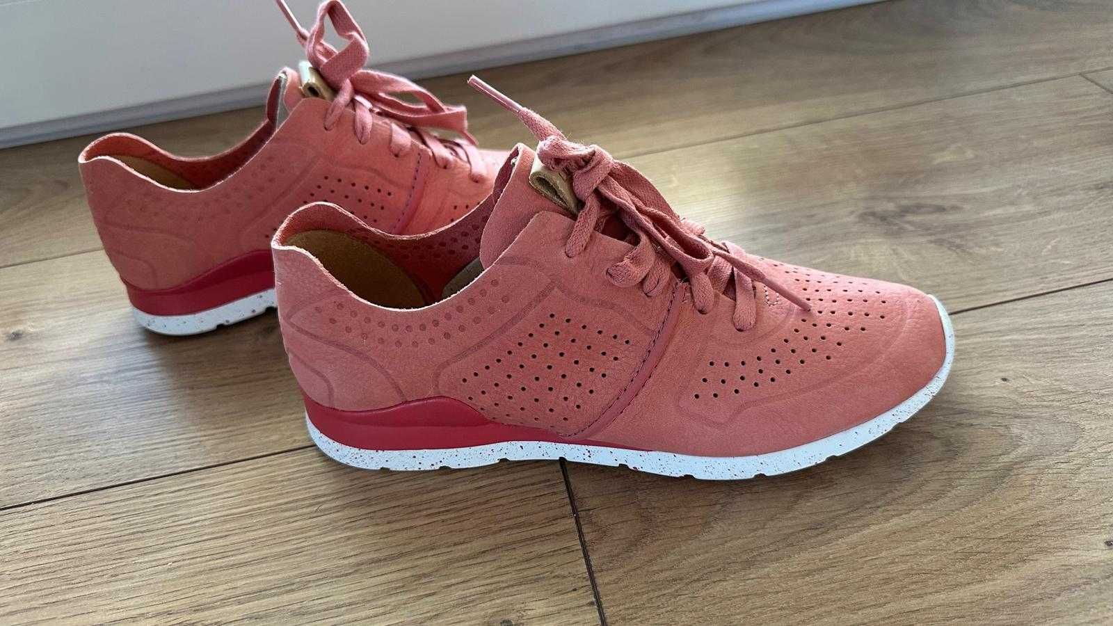 Adidasi Pantofi Sport UGG, marimea 38.5, dama, noi