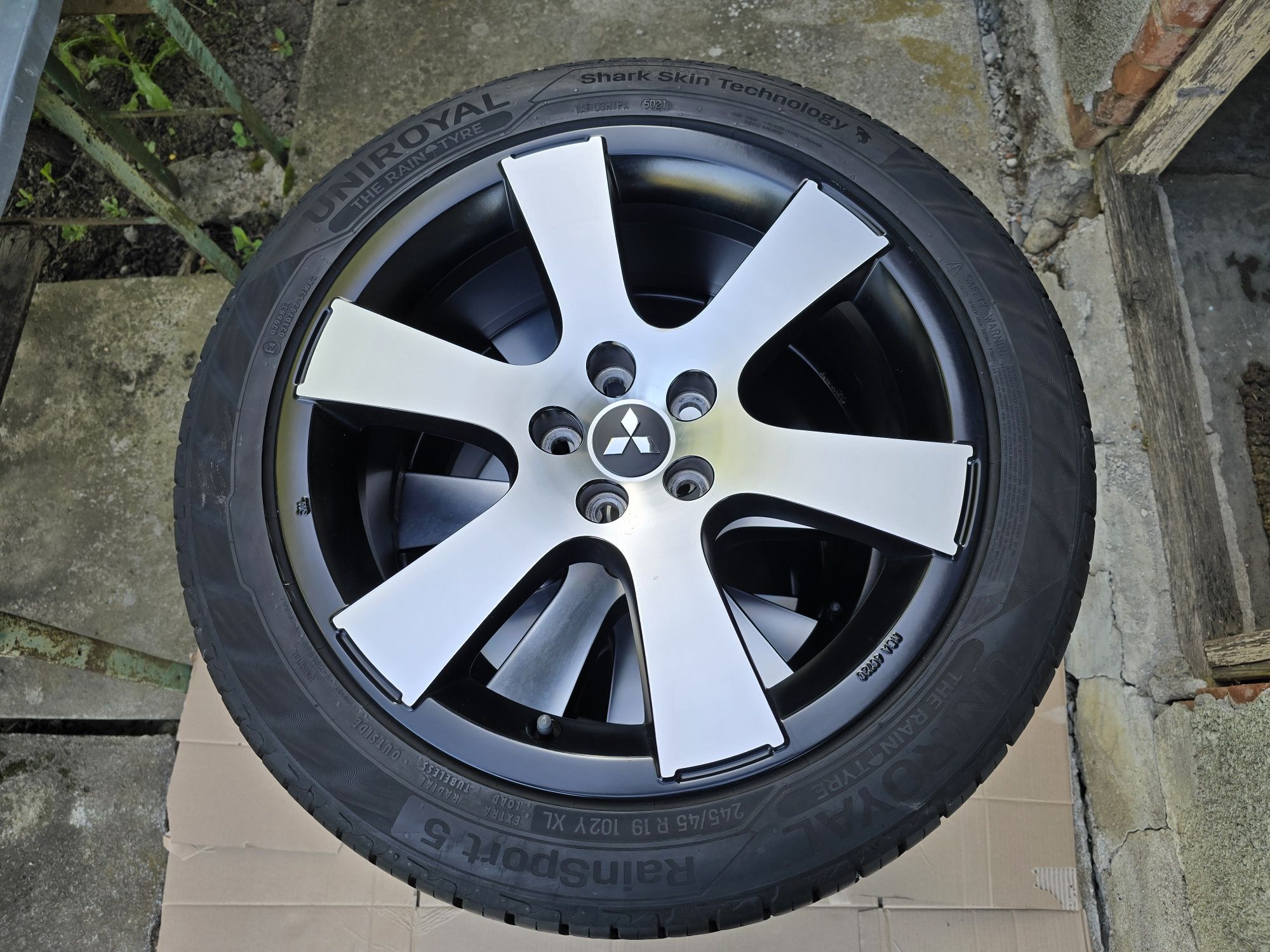 245 45 R 19 jante aliaj cu cauciucuri de vara 5 x 114,3 ET 38 DOT2021