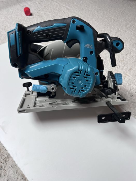 Fierastrau circular Makita DHS680Z