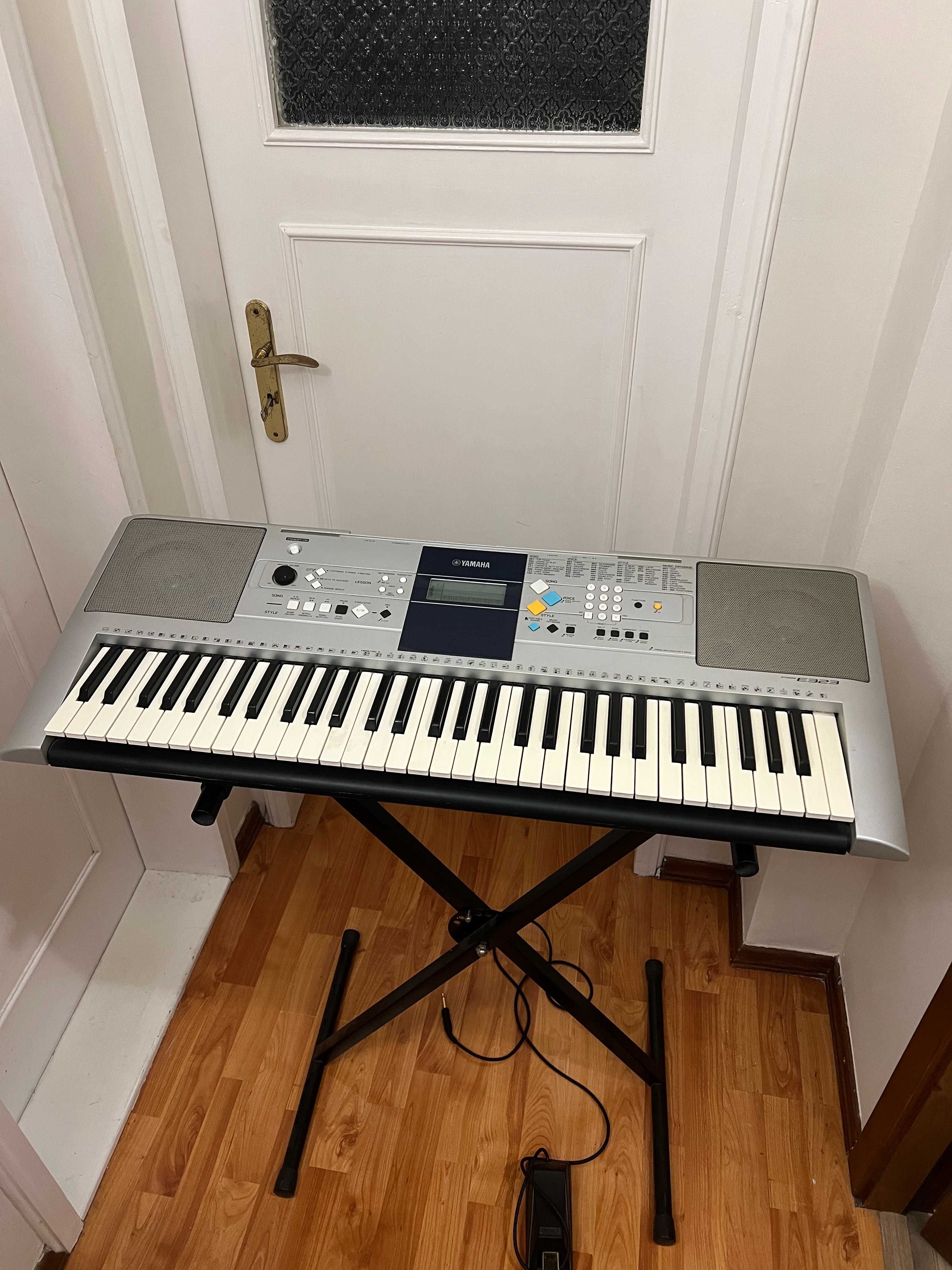 Клавир Пиано YAMAHA PSR-E323 (вкл. стойка + педал)