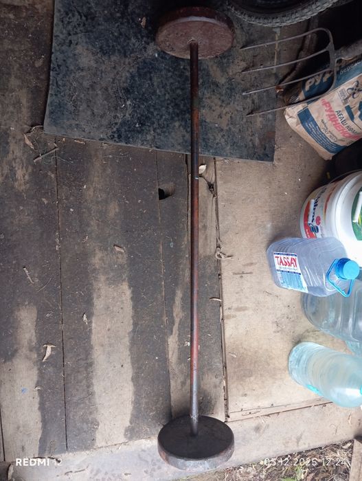 Продаю самодельную штангу весом примерно 30-35 кг.