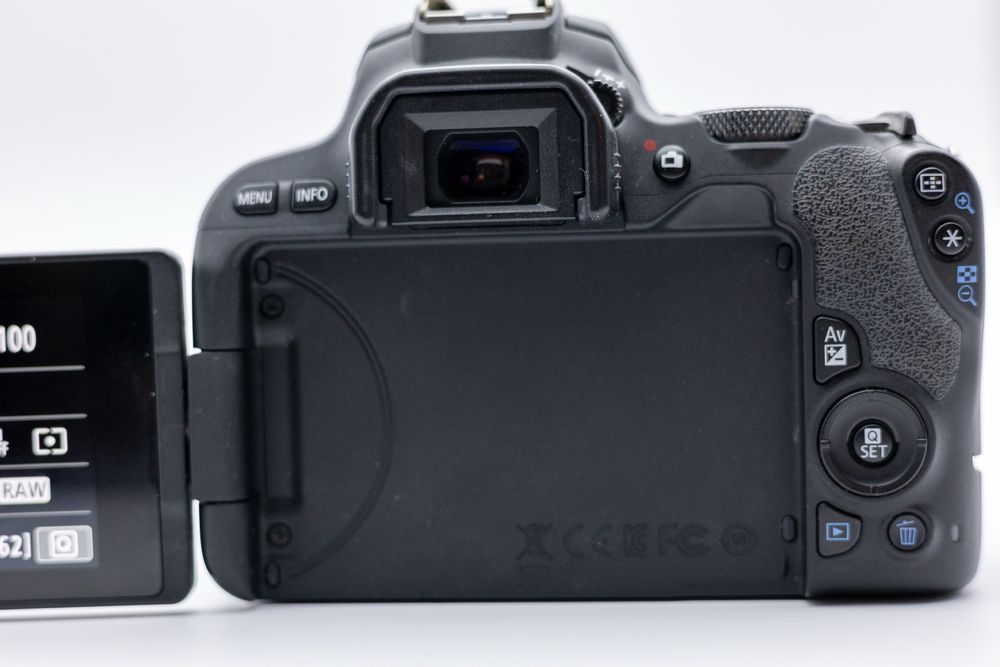 Canon EOS 200d комплект