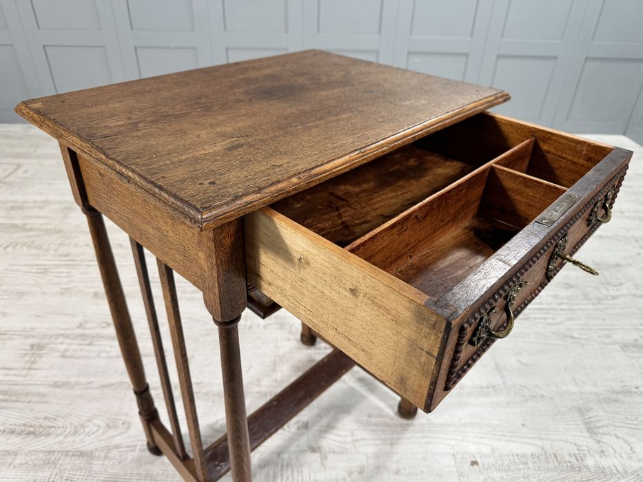 Конзолна маса - шкафче за шиене Д1099