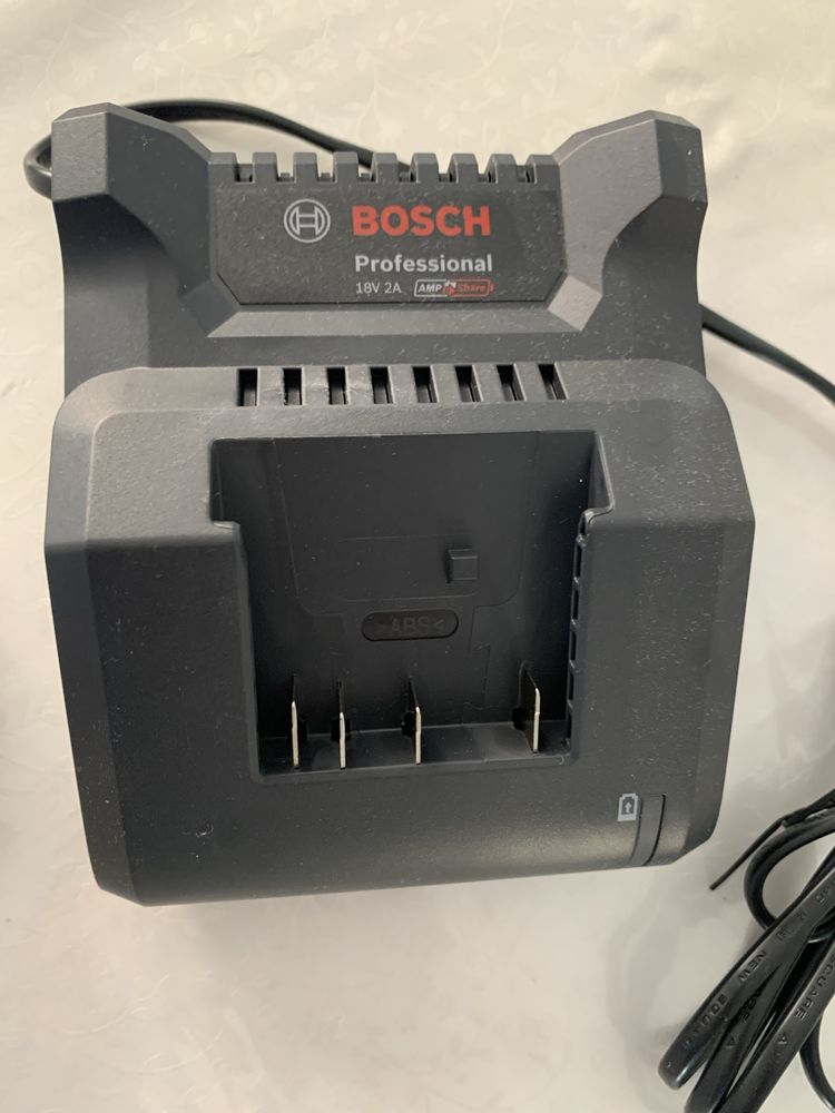 Аккумулятор и зарядка Bosch