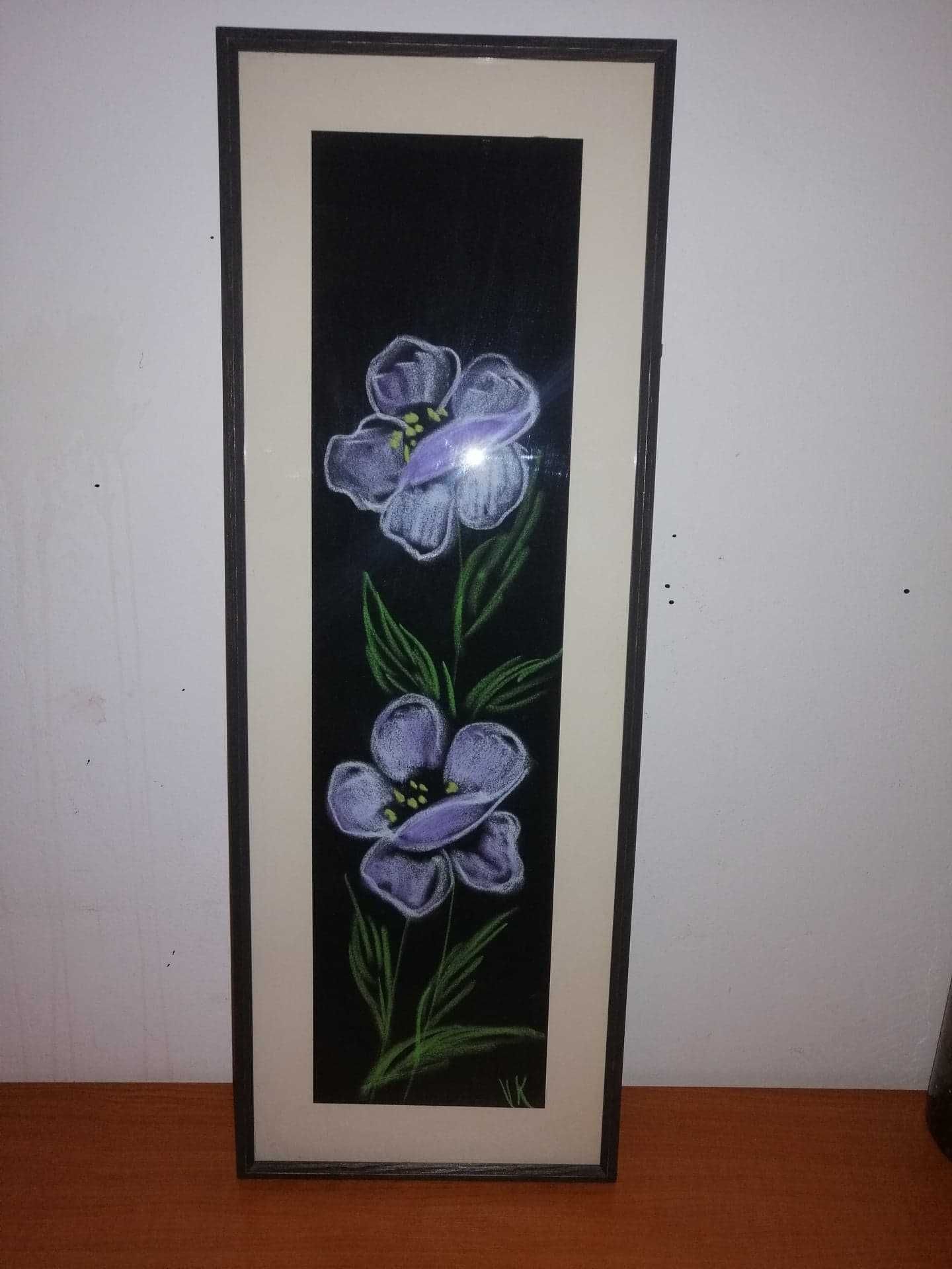 Tablou vertical pastel hartie catifea fond negru flori mov verde 58 cm