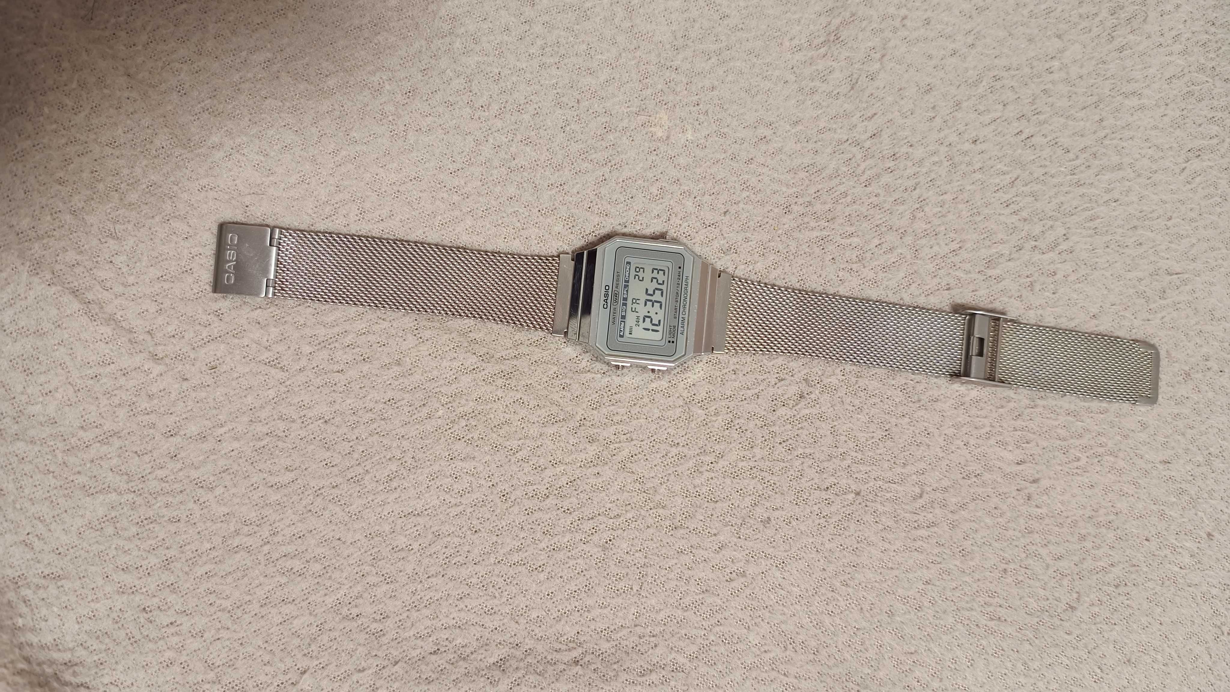 Часовник Casio метален