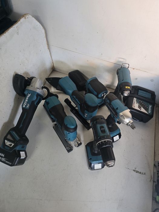 Vând scule makita 18V