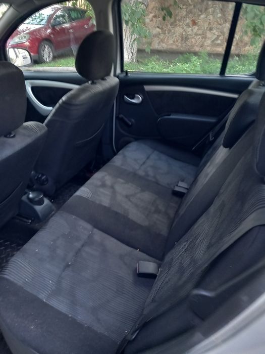 Mașina dacia sandero