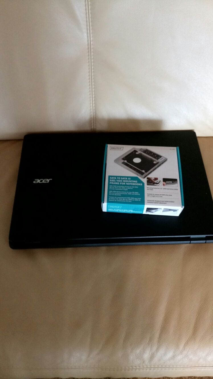 Vând  Laptop Acer  E17